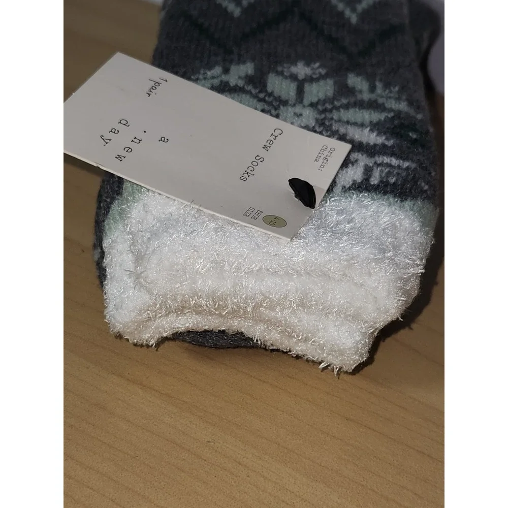 A New Day Women's Double Lined Regular Cozy Socks Sz 4-10~Heather Grey Snowflake